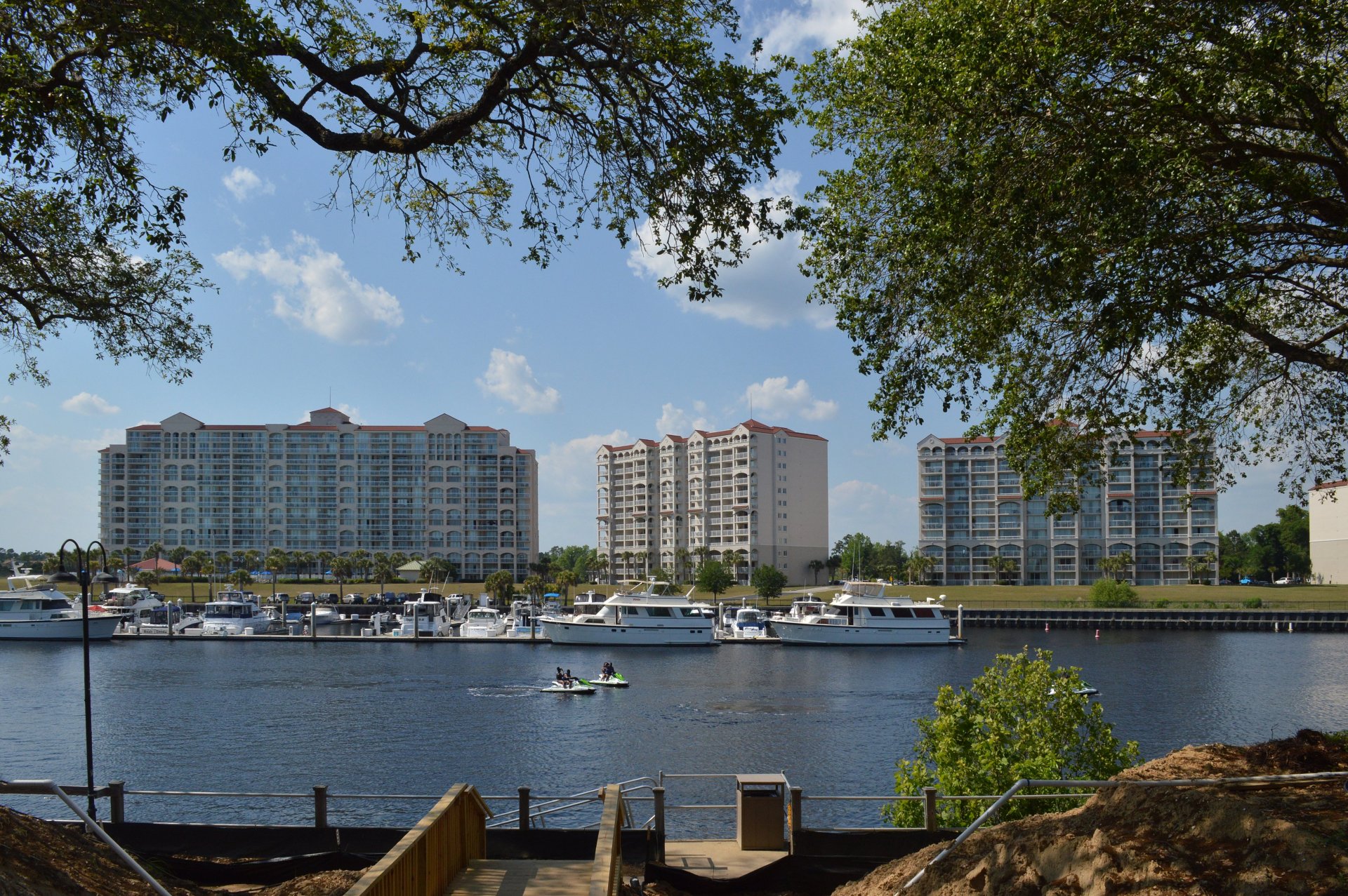 barefoot landing yacht club rentals