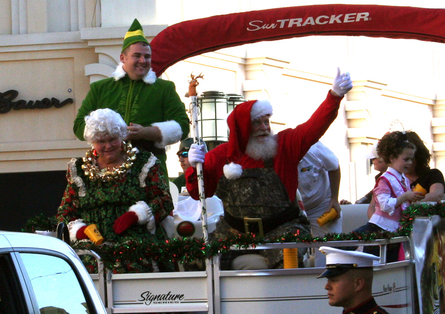 Santa Claus arrives at the Bass Pro Shop